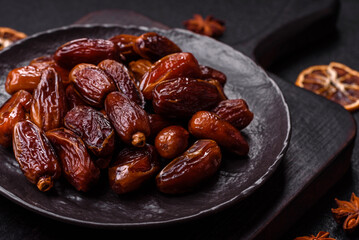 Dried tropical date fruit as an ingredient for fresh organic diet food