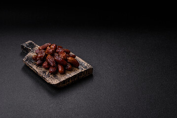 Dried tropical date fruit as an ingredient for fresh organic diet food