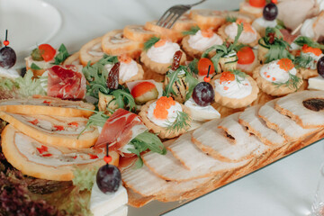 Close-up of rustic finger food at event – savory snacks served at a country-style celebration, perfect for casual gatherings