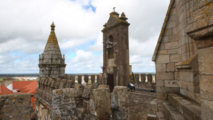 Tejado de la Catedral Bas&iacute;lica de Nuestra Se&ntilde;ora de la Asunci&oacute;n, &Eacute;vora, Portugal