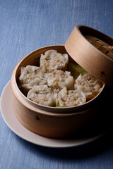 蒸し器で蒸した焼売