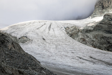 Glacier dans le Val d'H&eacute;rens, dans les Alpes suisses