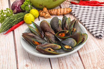 Fresh boiled mussels in the bowl