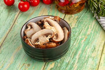 Sliced raw brown royal champignon