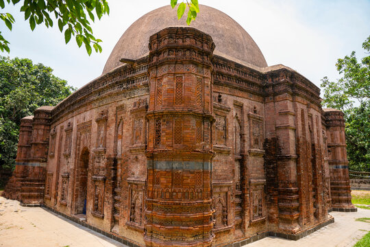 Khania Dighi Mosque is a historical architecture of Bangladesh which is located near Chhota Sona Mosque in Shahabazpur, Shibganj, Chapai Nawabganj, Known locally as Chamchika or Rajbibi mosque.
