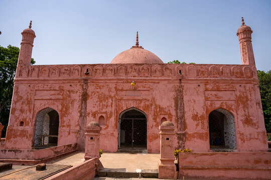 Shah Syed Niyamatullah Grave in Mughal Tahakhana areas at Shahabazpur, Shibganj, Chapai Nawabganj, Bangaldesh.