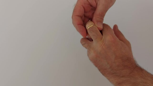 Golden Glow: A Radiant Ring Captivates