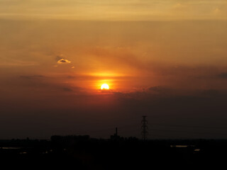 Obraz premium Sunset with shadow of electric pole, evening sunlight