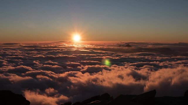 Timelapse - Lever de soleil Piton des Neiges 1