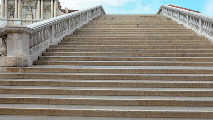 photo of the steps of the bridge in Venice incredibly without tourists