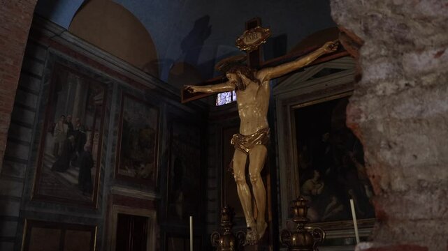 La oracion se vive desde la cruz, el amor y la vida. Solo cuando se experimenta la fragilidad, los brazos se abre. Asi es el crucificado, un amor de Jesucristo en la cruz