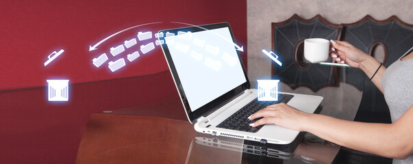 Trash can and files. Delete files