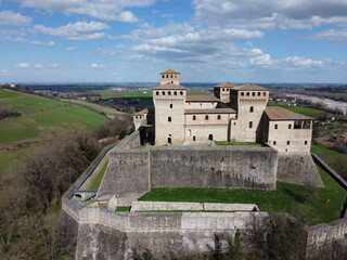 Il castello di Torrechiara, Parma, fotografato col drone