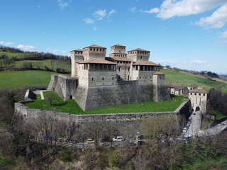 Il castello di Torrechiara, Parma, fotografato col drone
