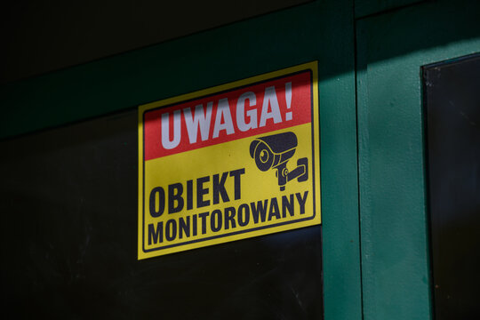 ostrzeżenie, informacja, napis uwaga obiekt monitorowany