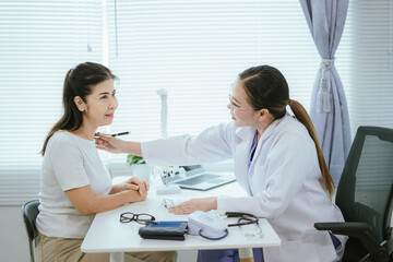 Fototapeta premium Doctors provide medical care, therapy and support to patients in clinics, providing advice, discussing health problems and assisting with physical therapy.