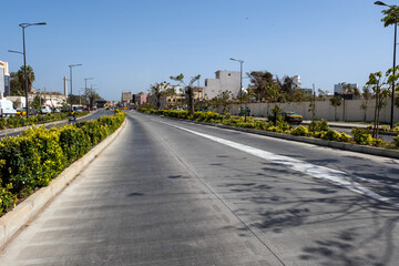 scène dans une rue de Dakar au Sénégal en Afrique © Pierre Laborde 