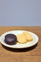 Japanese dessert: abekawamochi (kinako flavor and azuki flavor) in Shizuoka