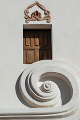 Decorative wall and portal.