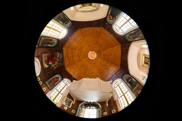 Sklepienie kościoła Przemienienia Pańskiego w Krynicy. © Jacek