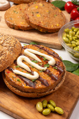 Make burger buns with vegan or vegetarian patties or burgers made from soybeans, grains, vegetables, grilled healthy food