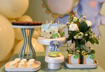 candy table, birthday party, personalized sweets, small cakes, alfajor, biscuit, sweets fondant, horizontal image, party hall
