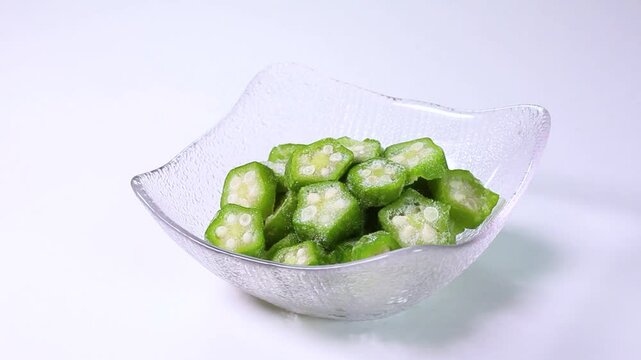 冷凍のオクラ　回転