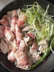 Raw Pork Belly with Green Onion | 대파와 함께한 생 삼겹살