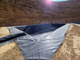 Construction process of water pools with geosynthetic materials