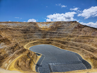 Construction process of water pools with geosynthetic materials