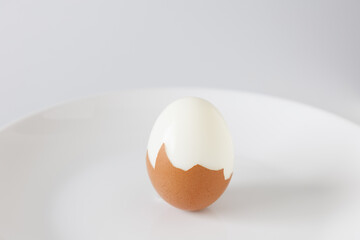 赤い殻のゆで卵