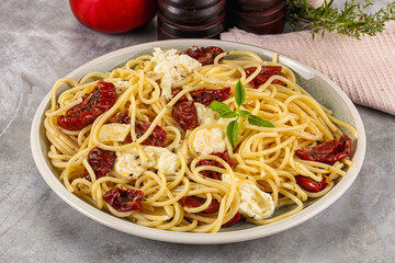 Italian spaghetti with stracciatella and tomato
