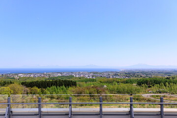 Fototapeta premium 北海道網走市、天都山展望台（オホーツク流氷館展望テラス）からの眺め【5月】