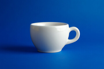 Obraz premium A close-up shot of a glass cup filled with rich espresso