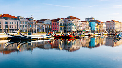 Fototapeta premium Barcos moliceiros na ria de Aveiro 