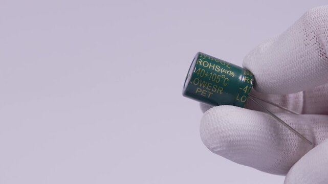 Component electronic electrolytic capacitor through the hole technology