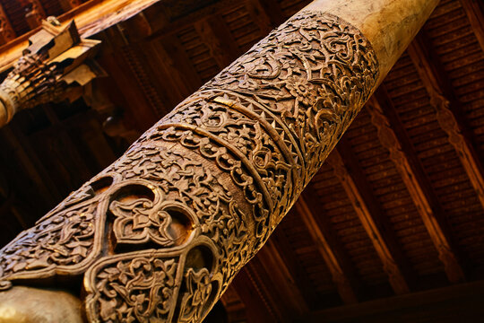 Oriental carving on a column