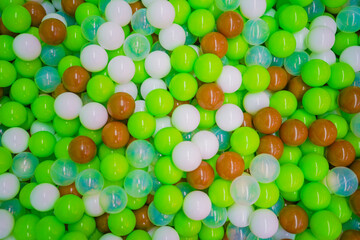 カラフルなボールプール
