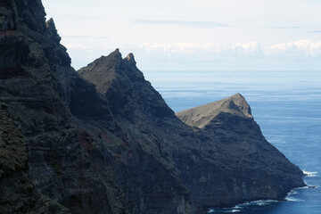 The Dragon's Tail, a stunning geological formation. View from Mirador del Balcón, a scenic viewpoint overlooking the Atlantic Ocean, Gran Canaria island, Spain.