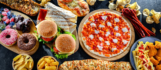 Foods enhancing the risk of cancer. Junk food