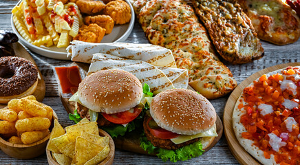 Foods enhancing the risk of cancer. Junk food