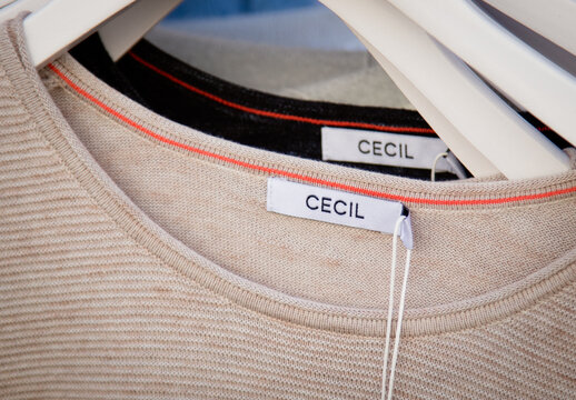Modemarke Cecil auf Aush&auml;ngeware eines Modegesch&auml;ftes