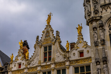Bâtiments sur la Place du Bourg de Bruges © Gerald Villena