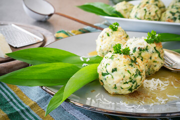 B&auml;rlauchkn&ouml;del
