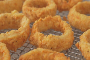 The delicious fried onion rings make a perfect snack or meal, especially when served as a sweet pastry