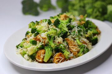 Broccoli rice with stir fried chicken