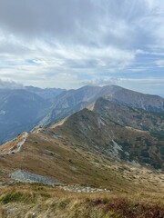 Fototapeta premium A Majestic and Stunning Mountain Range Under a Dramatic Cloudy Sky in Natures Beauty