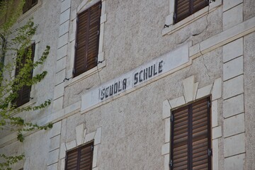 Scuola elementare vecchia edificio schule