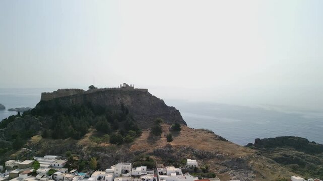Lindos miasto na wyspie Rodos w Grecji z perspektywy drona