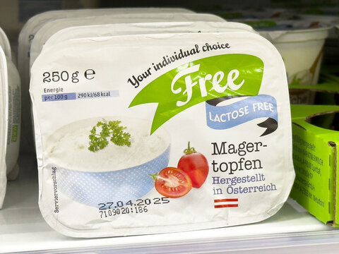 Lactose-free magerquark in austrian packaging with tomatoes and herbs
